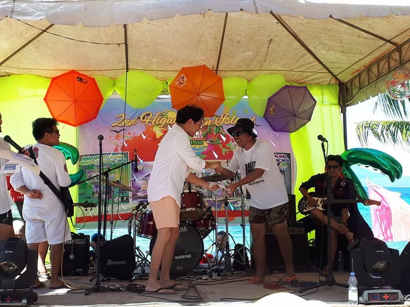 Arvin at right, receiving a prize in Naval. Public photograph: Biliran Island.